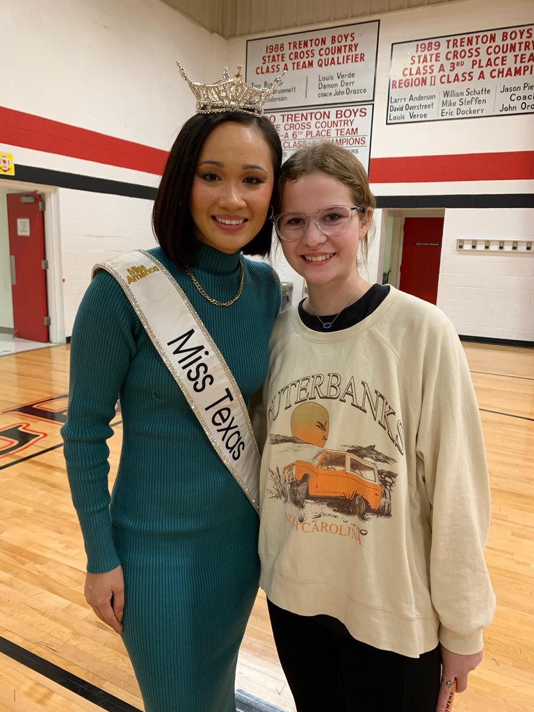 Miss Texas Averie Bishop and Kylie Lambright